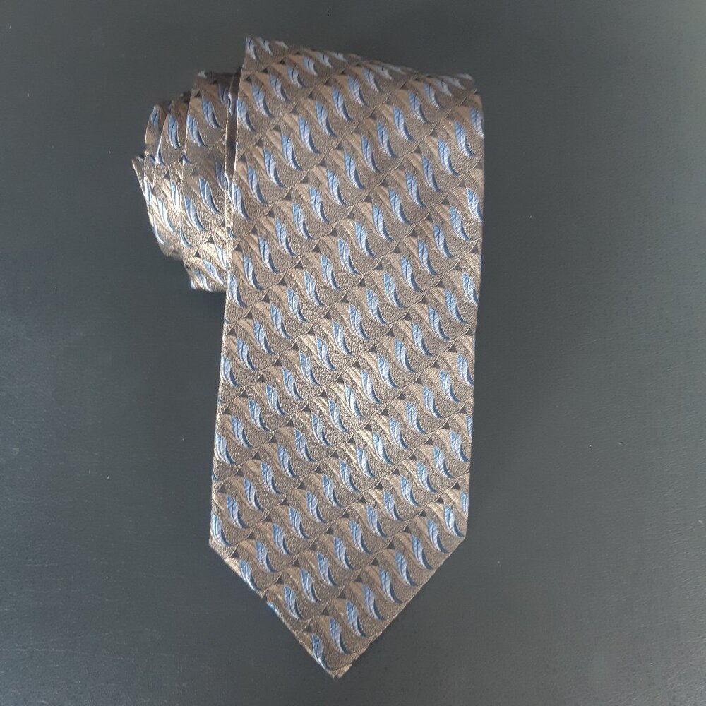 Kolte Italy 100% Silk Men's Tie Beige, Tan & Blue Diagonal Pattern